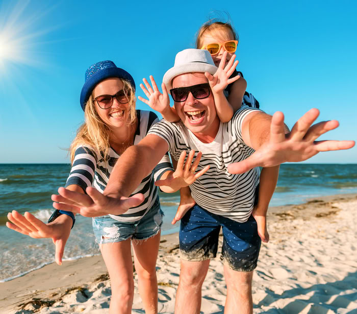 Famiglia felice in vacanza